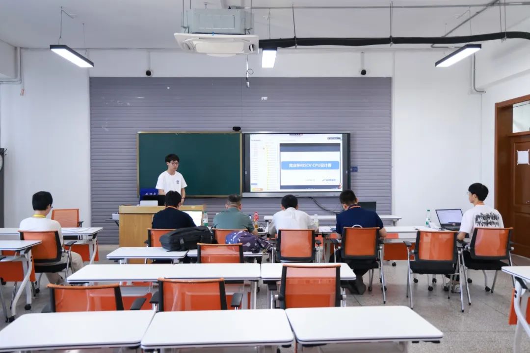 左滑查看更多决赛照片