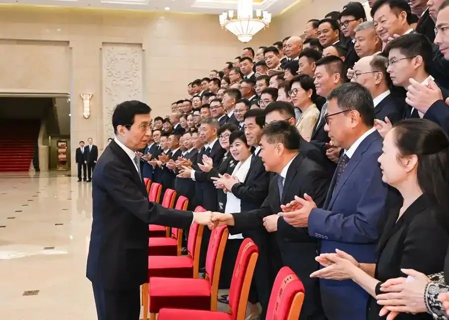 图片来源于新华网