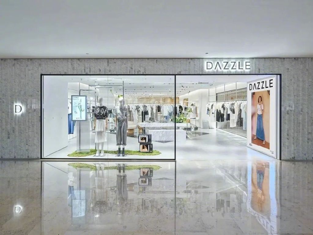 图源:微博@DAZZLE-Fashion
