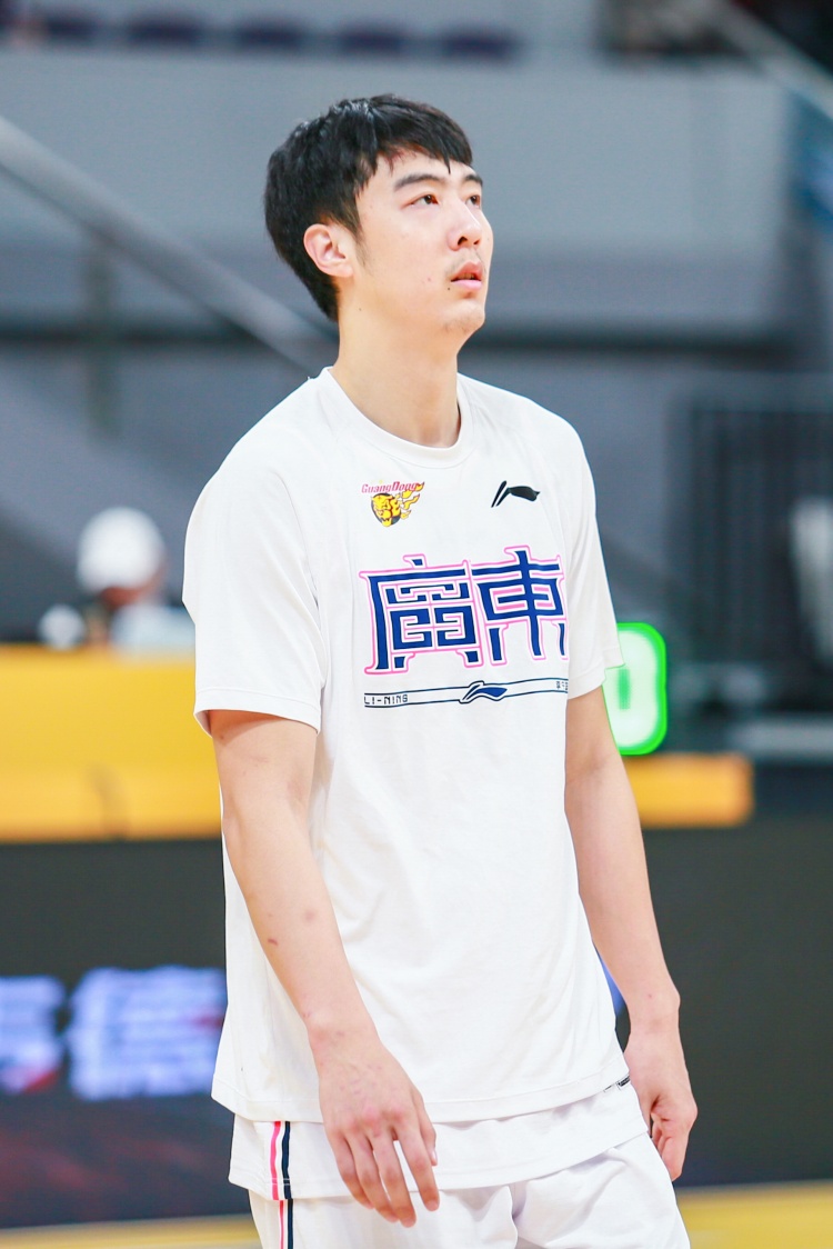 媒体人：张明池近期承受来自个人&家庭的压力 他需要些时间来调整