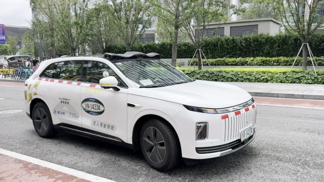 “呼叫车辆”！实探上海街头无人驾驶出租车