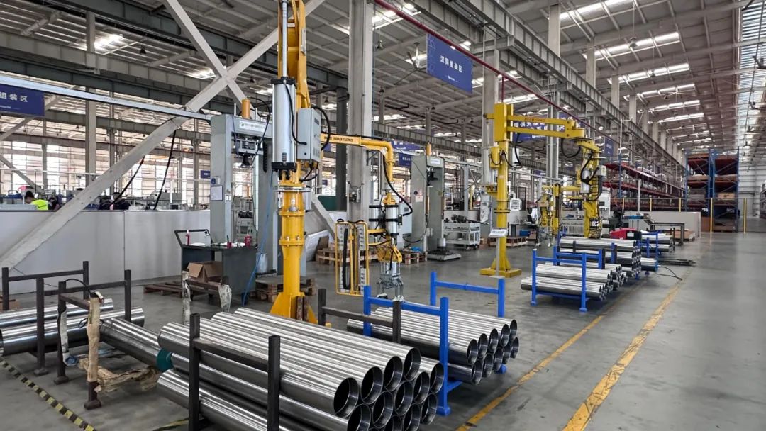 刚生产的电动辊筒。人民网记者 王绍绍摄