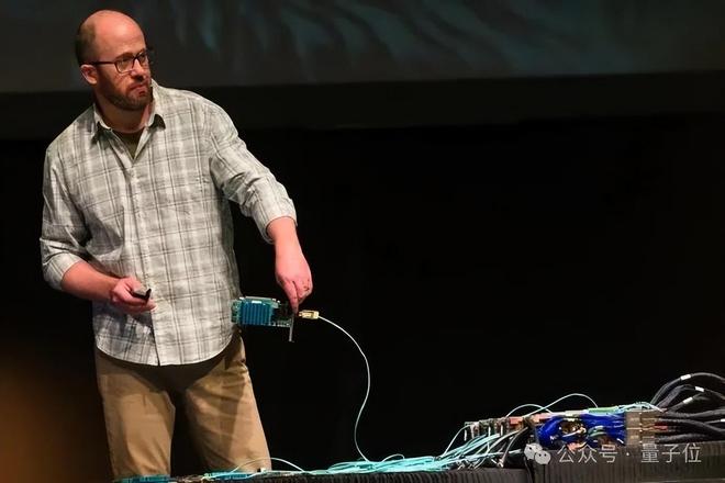 特斯拉Dojo超算团队突然解散！20人骨干被老领导打包带走