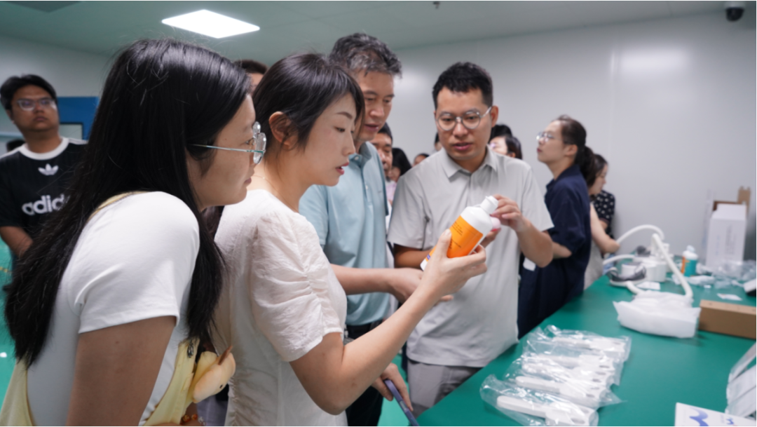 左右滑动查看参观图片