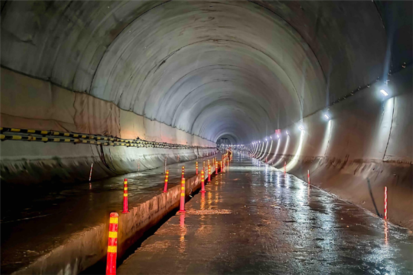 国内首个!隧道与地下空间领域垂直大模型发布:1200亿条工程建造数据