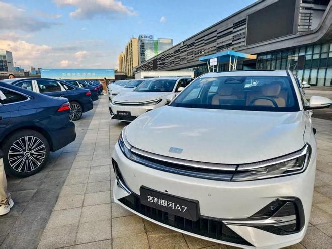 吉利银河A7上市，压力给到比亚迪