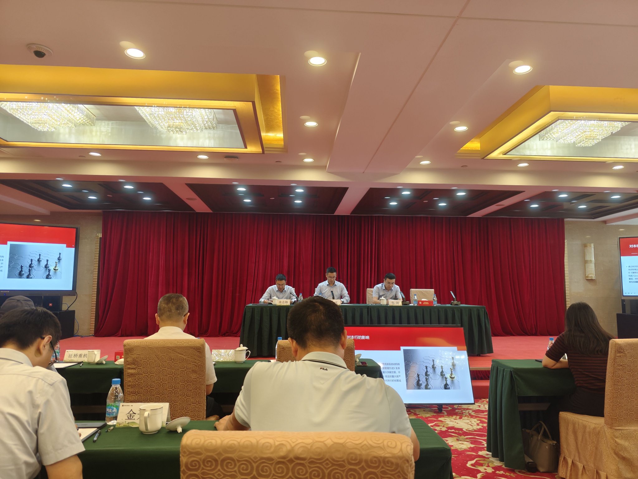 常熟银行临时股东大会现场;时代周报记者/摄