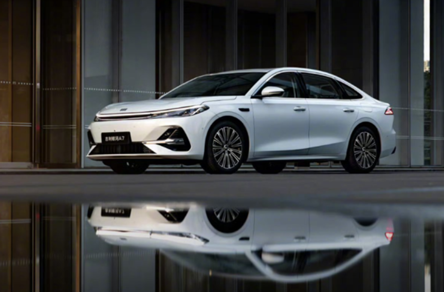 全新吉利银河A7上市！27分钟大定破万台