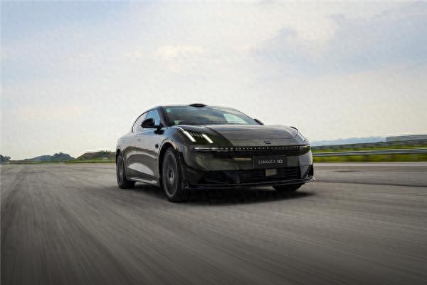 领克插混轿车 10 EM-P 开抢，全系四驱带激光雷达