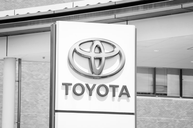 丰田计划在中国市场召回汽车23.66万辆 第一财季净利降36.9%全年预期下调14%