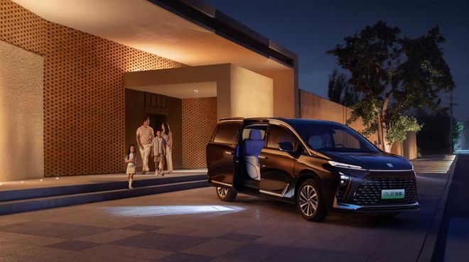 全家人的新能源头等舱：豪华新能源MPV——全新GL8陆尊开启预售