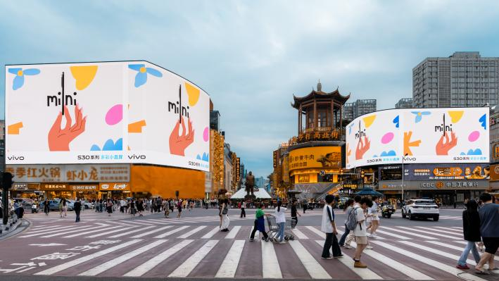 △长沙五一广场超级裸眼3D双屏