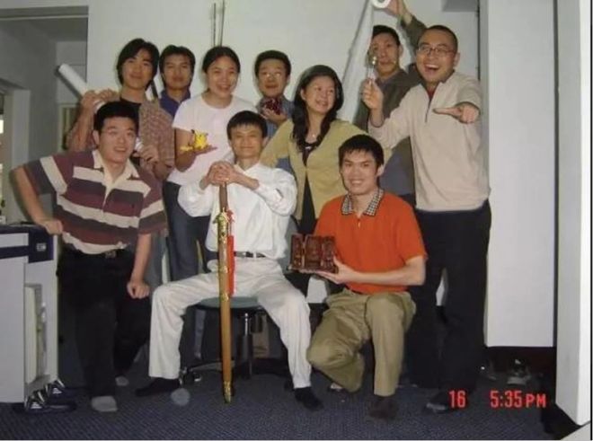 靠写代码身价26亿,“淘宝第一个程序员”离职!浙大生物系毕业,曾是阿里最低调合伙人