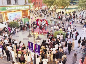 音符跃动老街 歌声唱响夏夜