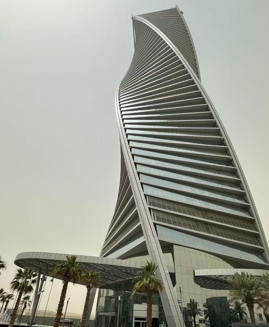 图为位于利雅得地标性建筑Majdoul大厦