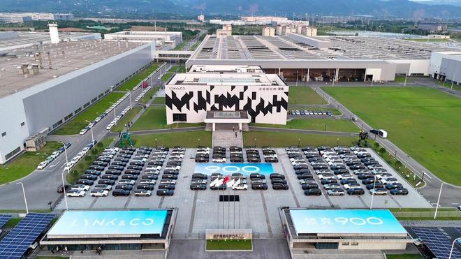 增程“奶爸神车”vs 插混“性能猛兽”：谁将主宰混动SUV终极擂台？