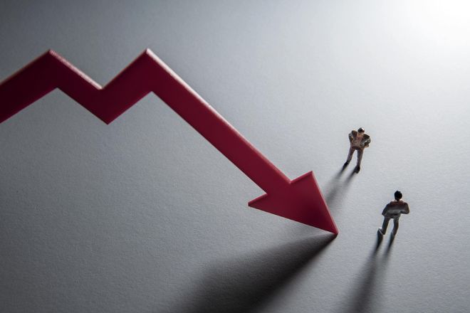 俞敏洪惊魂一日：东方甄选一天市值蒸发近百亿港元，公司连发辟谣声明