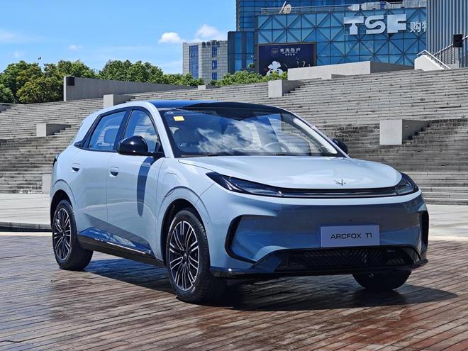 极狐T1，一台小型电动SUV凭什么打动市场