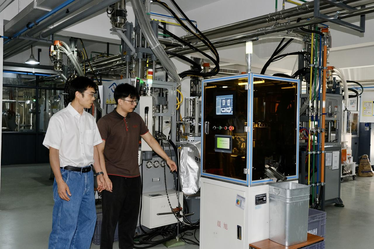 (科技副总徐兴雷服务企业  受访者供图)