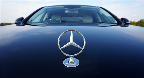梅赛德斯-奔驰清仓日产汽车股份：套现478.7亿日元