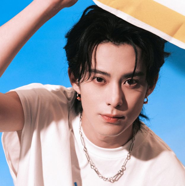 英伟达市值一夜蒸发1万亿元，阿里飙涨近13%！中国资产爆发，美股全线下挫