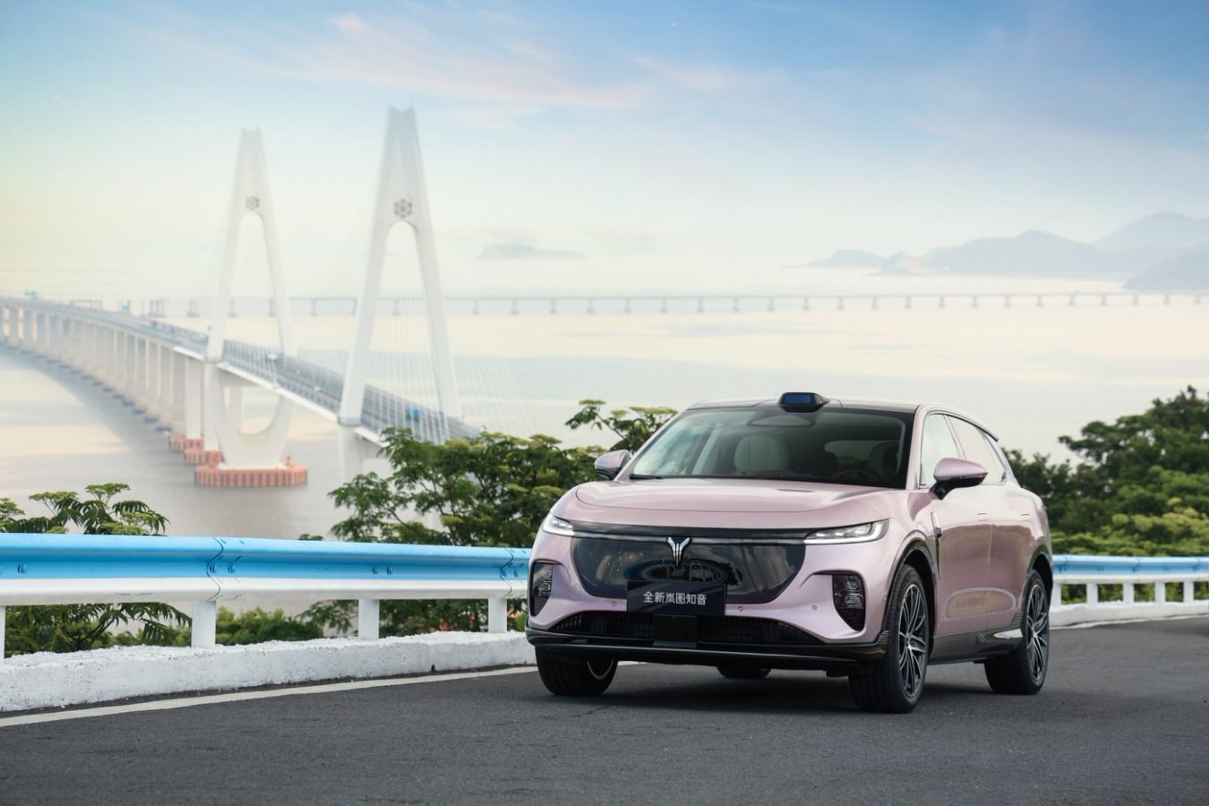 全新岚图知音上市 搭载华为乾崑智驾ADS4与鸿蒙座舱HarmonySpace5