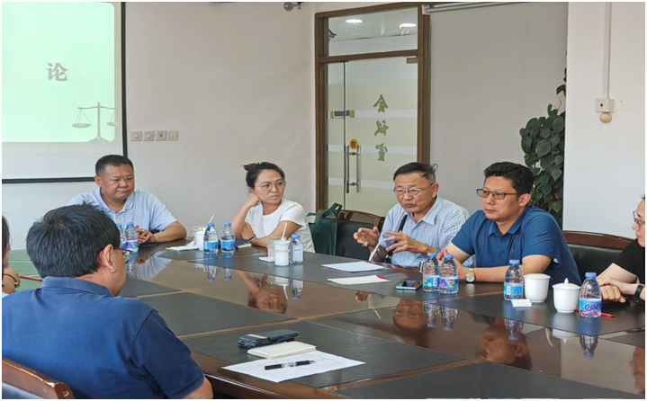 图为企业代表们就公证服务的具体应用场景进行深入交流