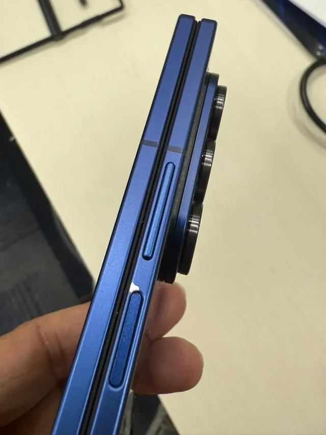 上代机型的老问题又来了,三星 Galaxy Z Fold7 折叠屏手机被曝边框掉漆