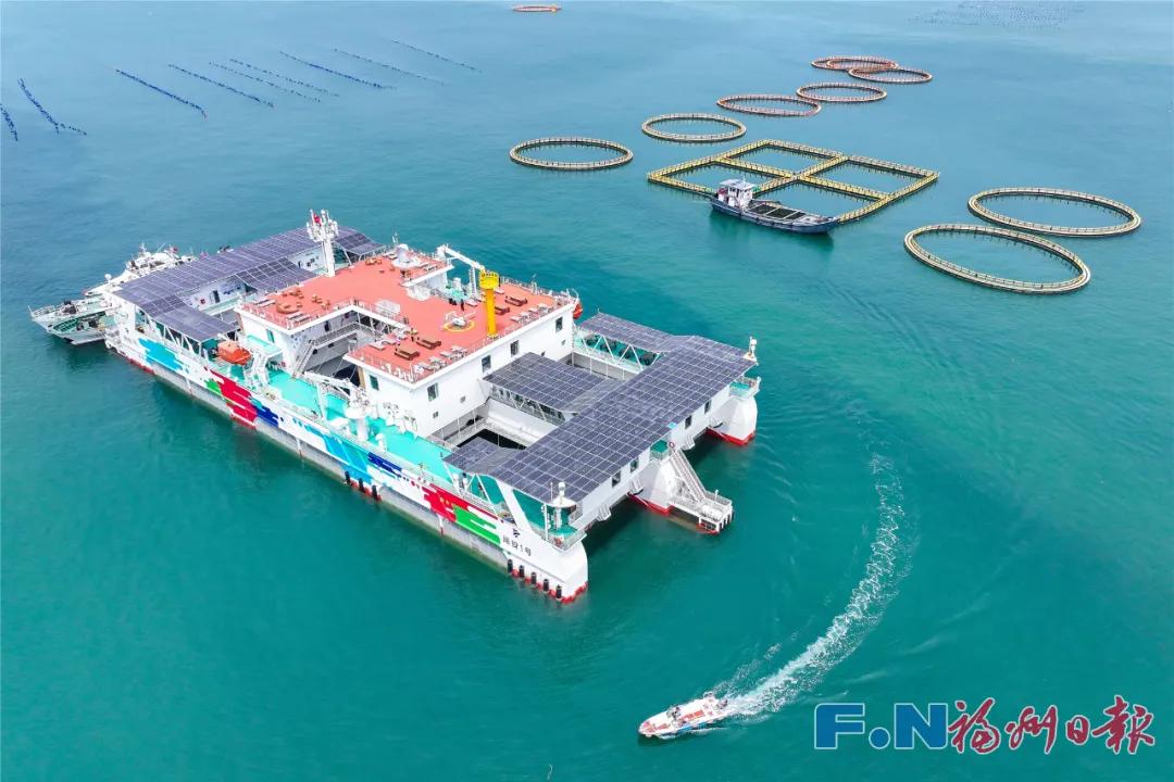 深海养殖装备“闽投1号”。原浩 摄