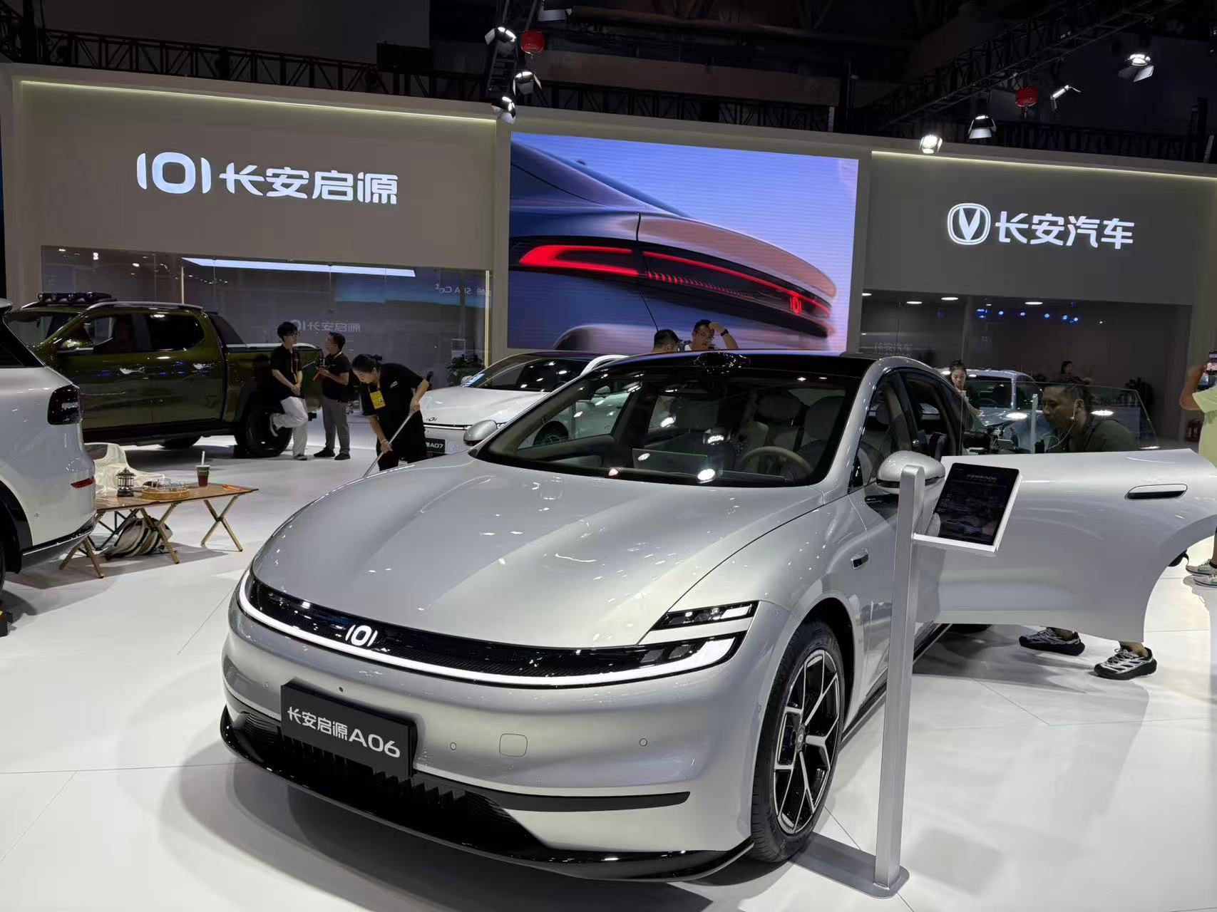 天枢智能品牌率先搭载深蓝和启源车型！朱华荣首次对外明确中国长安核心业务，微调2030年销量目标