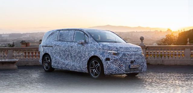 梅赛德斯-奔驰 VLE 原型车首次亮相车展：8 座椅布局，明年上市