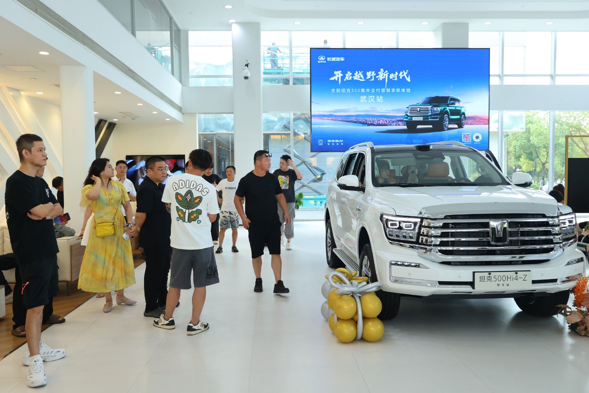 “提车也要排队？”全新坦克500交付火爆，车主感叹“头一回见”！