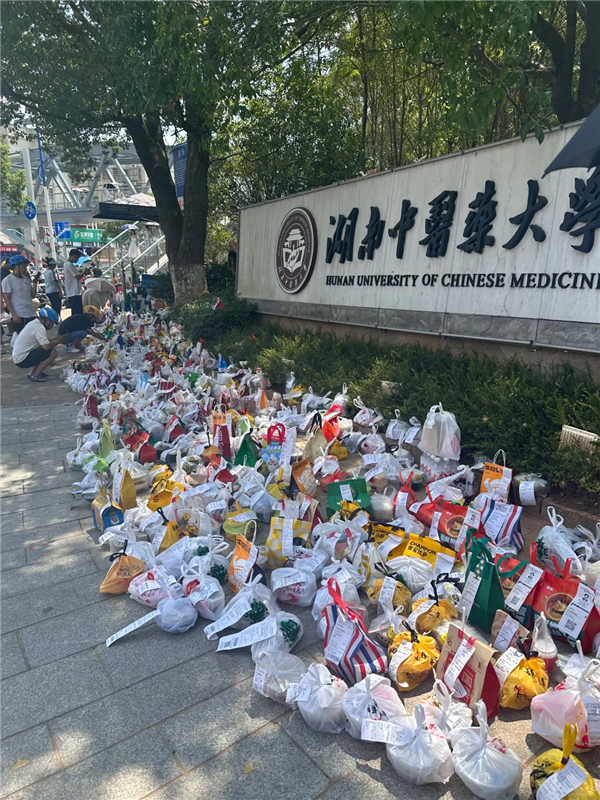 外卖大厂们花几百亿 也没能进去某些大学的门
