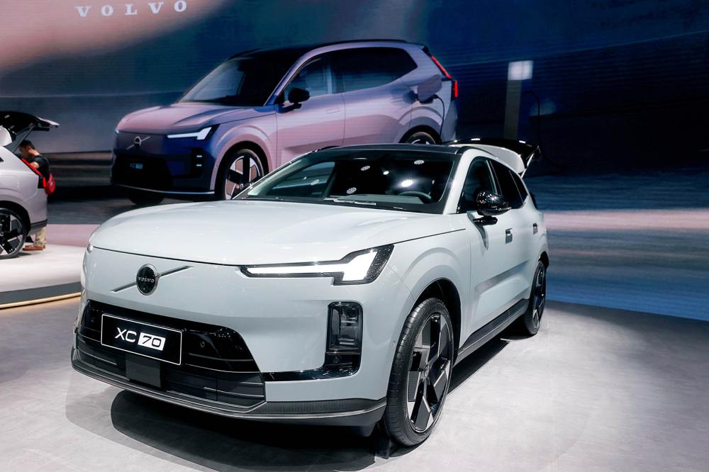 从“All in纯电”，到豪华混动：沃尔沃解题的新思路