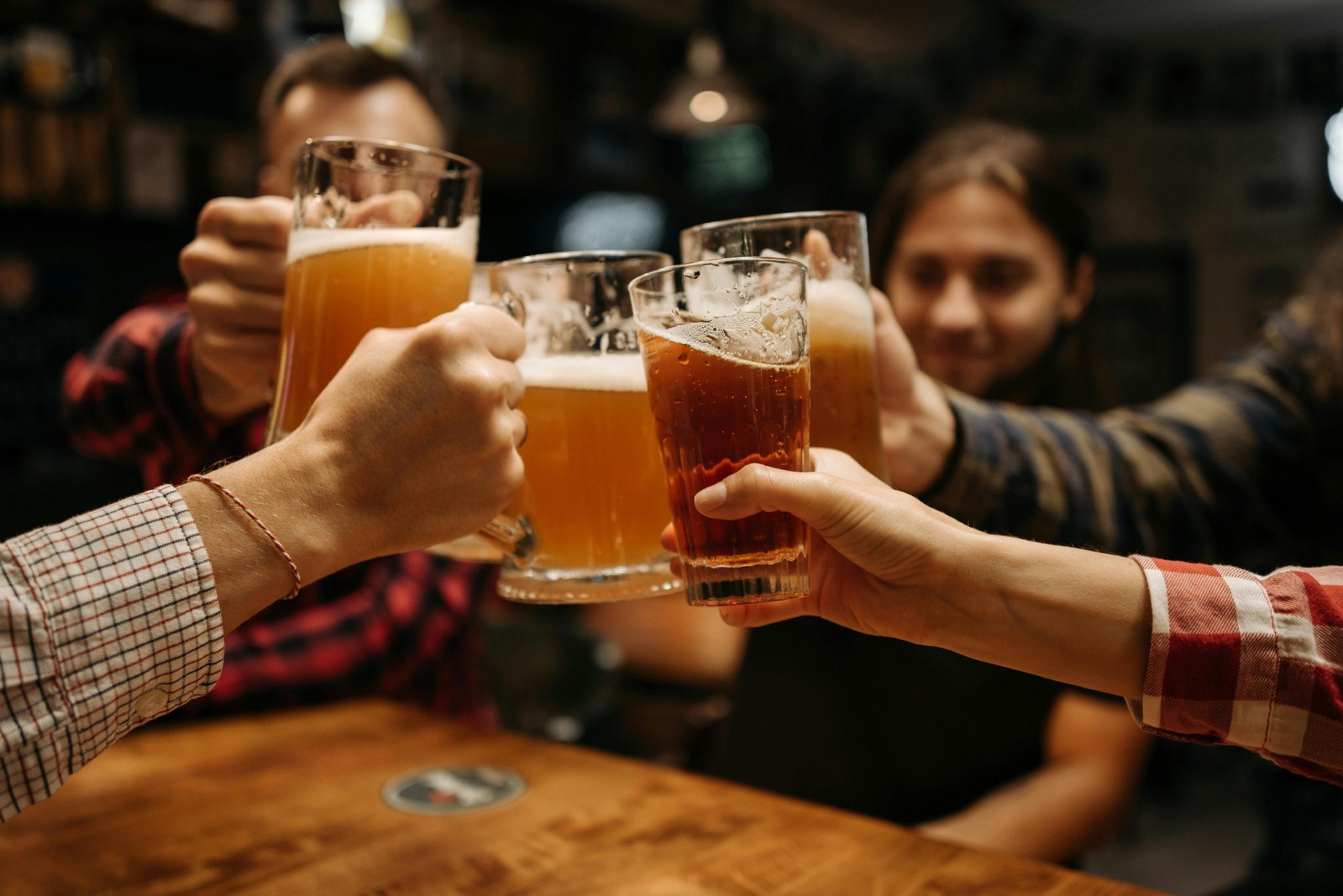 啤酒行情回暖？五巨头半年收入超840亿，华润登顶，燕京赚了去年一年的钱
