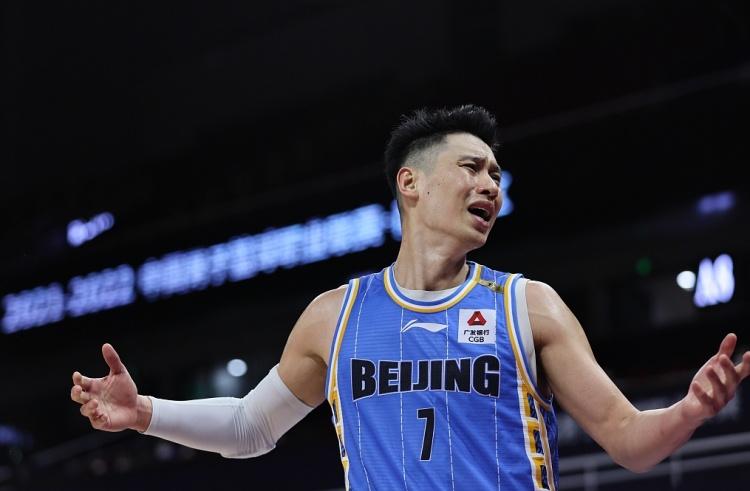 经纪人：上海一球员对书豪动作很大 他中场道歉&下半场继续“干”