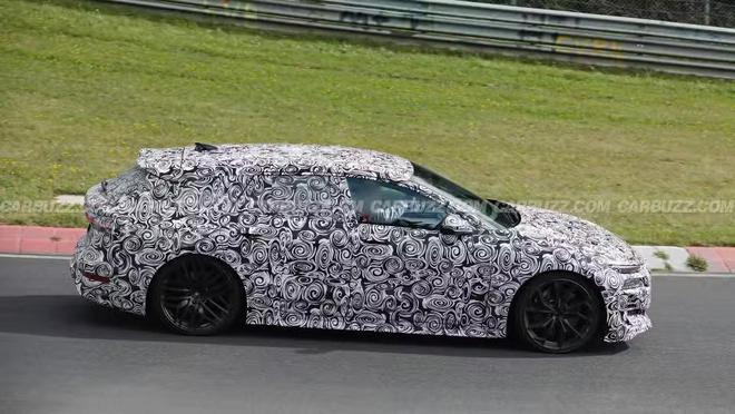 被传“夭折”的奥迪 RS6 e-tron Avant 旅行车原型现身纽北