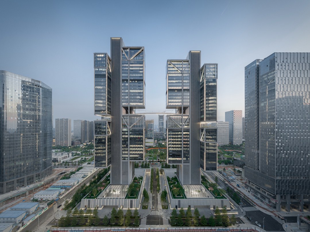 △大疆天空之城 全球首例200米以上非对称悬挂全钢结构超高层建筑