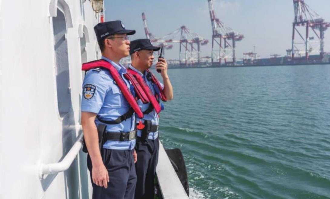 营口鲅鱼圈边检站联合多家涉海部门开展海上联合巡航。 马健 摄