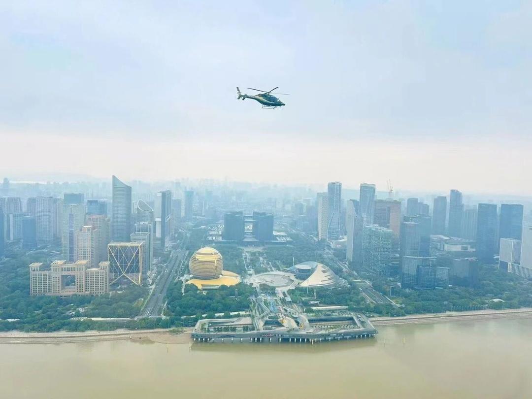 新联通航开展的直升机游览项目。