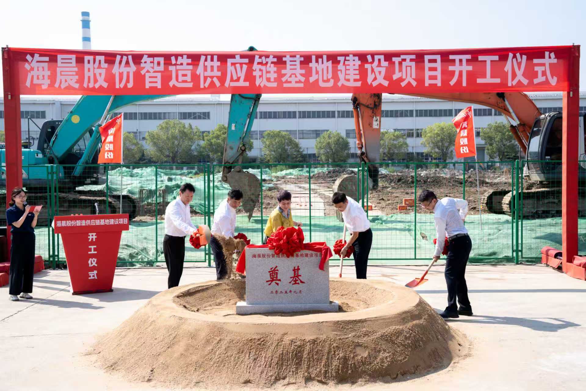 图为开工仪式现场。