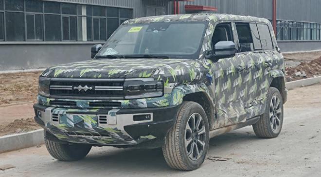 比亚迪新款方程豹豹5伪装实车曝光，黑色轮眉或回归