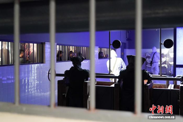 圖為觀展人員參觀凍傷實驗室。中新社記者 趙宇航 攝