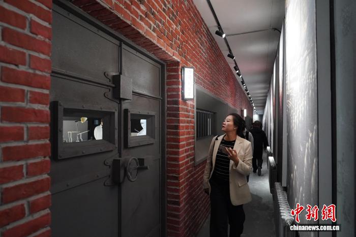 圖為觀展人員在特展內參觀。中新社記者 趙宇航 攝