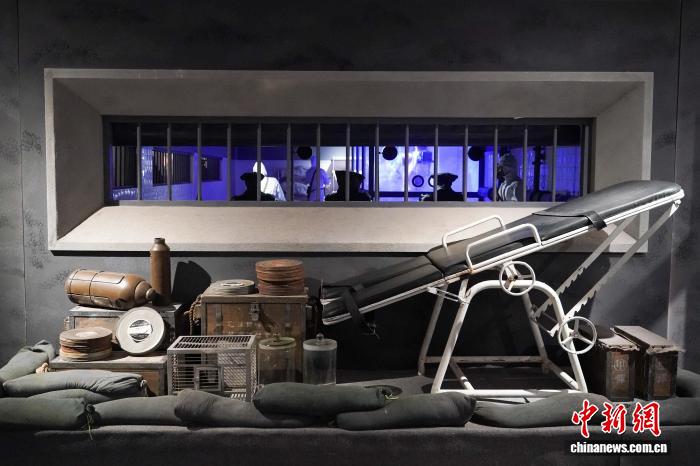 圖為展出的影視道具展陳。中新社記者 趙宇航 攝