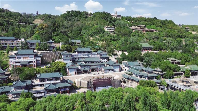 白塔山公园绿化成效显著 陶奕冰 摄