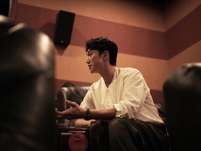 吴慷仁在接受界面文娱访问（图源：吴慷仁团队）