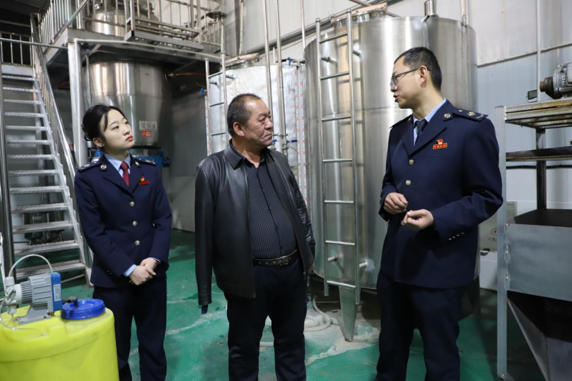 临泽县税务局干部深入企业讲解研发费用加计扣除政策