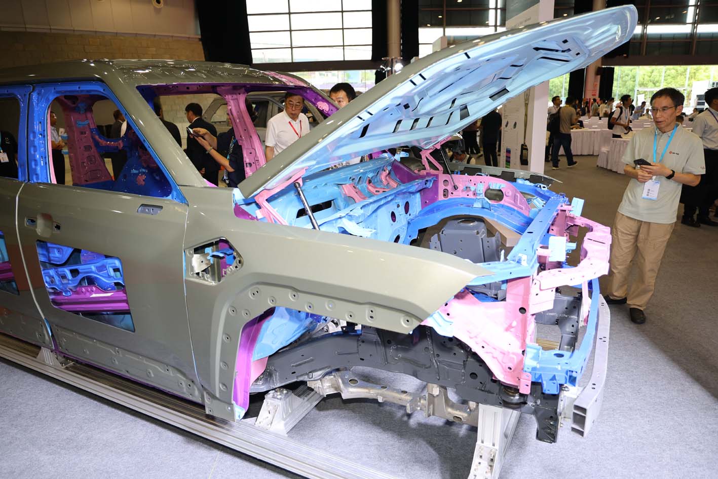 向“轻”逐“新”为汽车“减脂增肌”