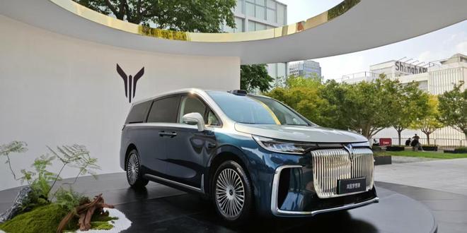 岚图“狂奔”：三个月三款新车